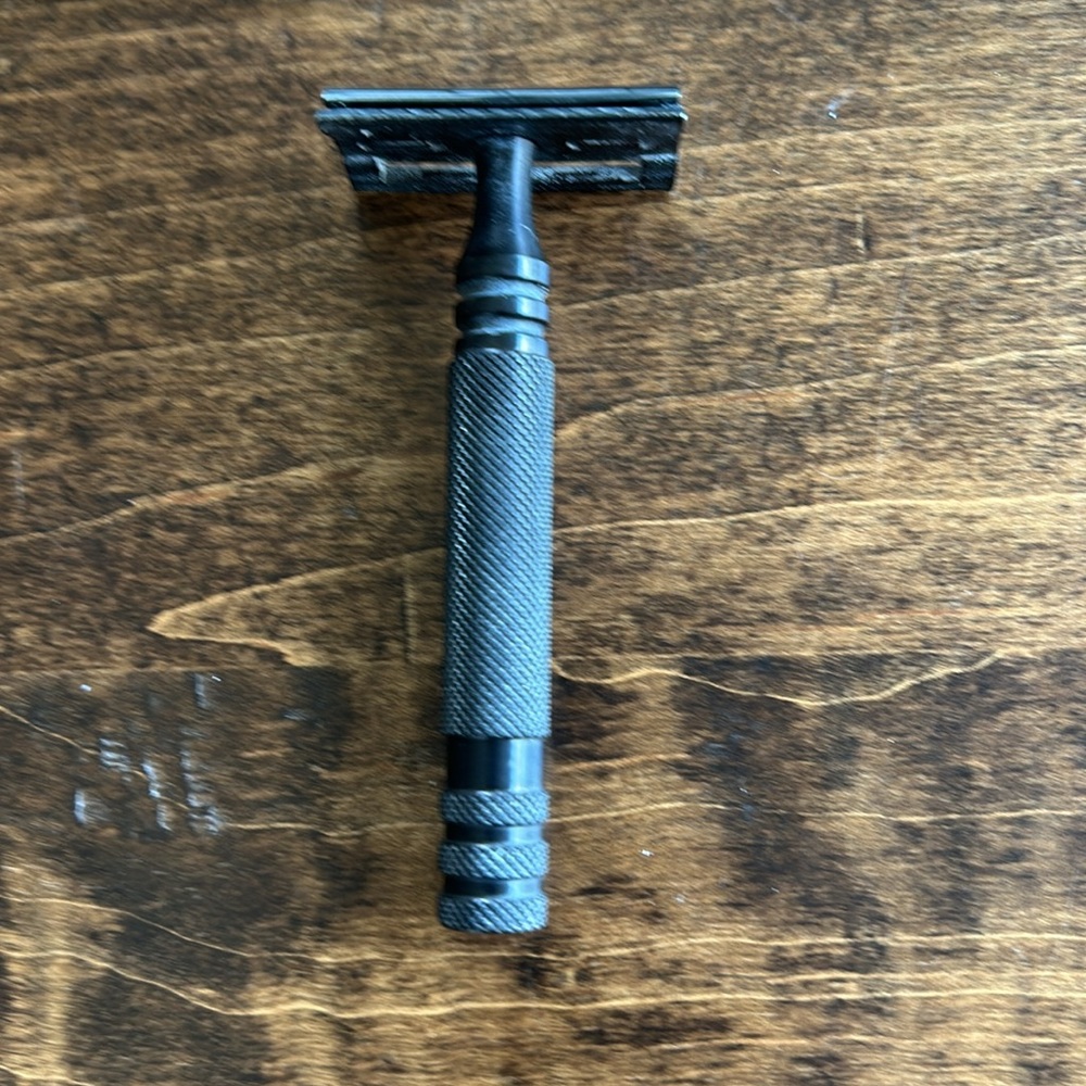 Men's black Fendrihan shaving set - Picture 5 of 5